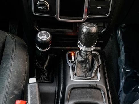 Used 2018 Jeep Wrangler Unlimited Sport image 11