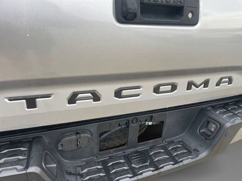 Used 2021 Toyota Tacoma TRD Sport w/ Technology Package AWD/4WD image 17