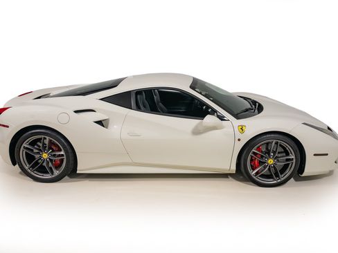 Certified 2017 Ferrari 488 GTB RWD image 8