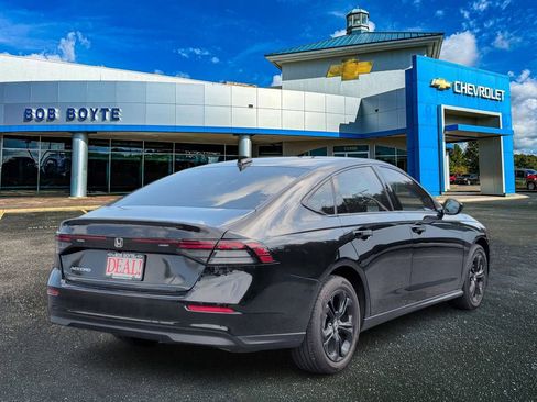 Used 2025 Honda Accord SE image 6