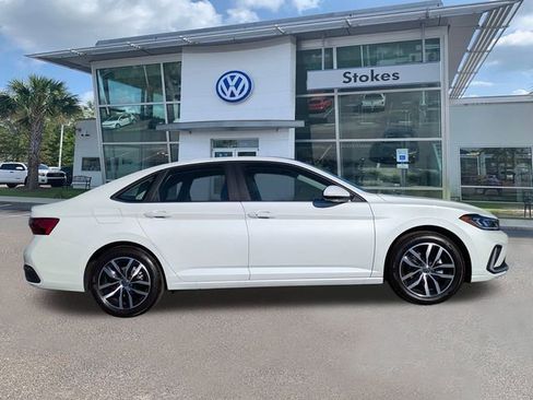 New 2026 Volkswagen Jetta SE image 3