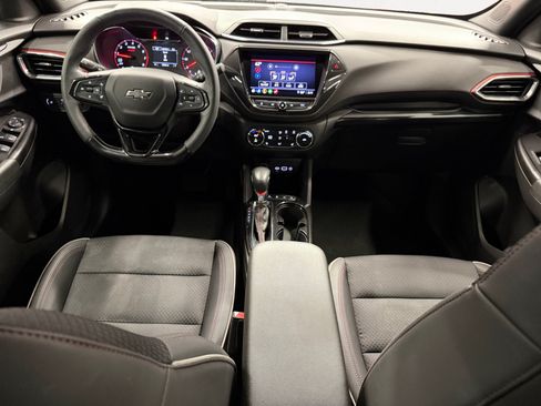 Used 2022 Chevrolet TrailBlazer RS w/ Convenience Package FWD image 3