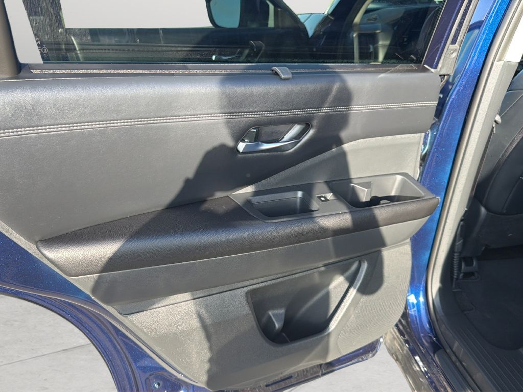 Used 2023 Nissan Pathfinder Platinum w/ Cargo Package AWD/4WD image 25