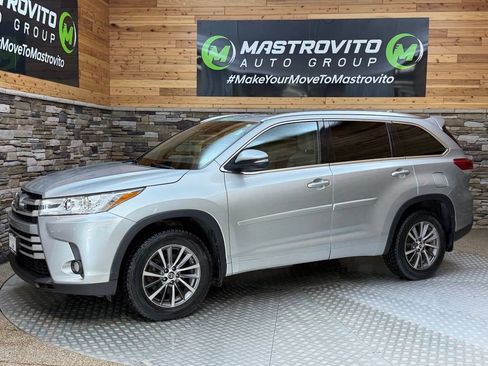 Used 2018 Toyota Highlander XLE AWD/4WD image 14