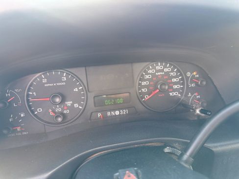 Used 2006 Ford F450 165 W.B. 2D image 11