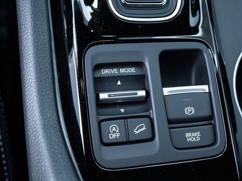 Used 2024 Honda Pilot Touring image 28