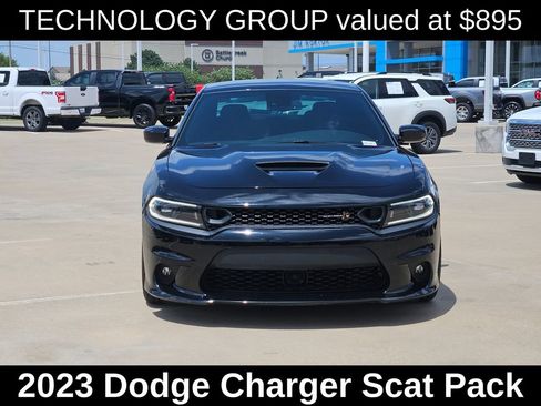Used 2023 Dodge Charger Scat Pack w/ Technology Group RWD image 2