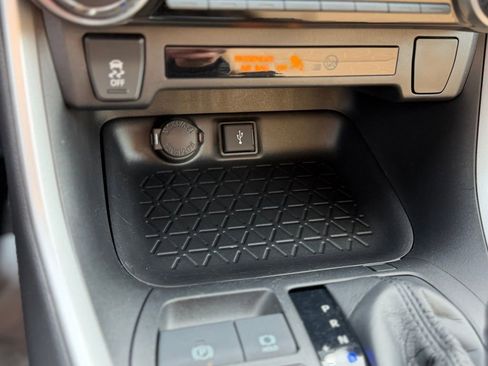 Used 2021 Toyota RAV4 XLE image 18