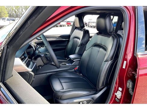 Used 2024 Jeep Grand Cherokee L Limited w/ Luxury Tech Group II AWD/4WD image 27