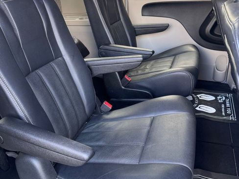 Used 2012 Chrysler Town & Country Touring w/ Entertainment Group #1 image 12