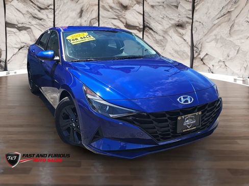 Used 2023 Hyundai Elantra SEL w/ Preferred Accessory Package FWD image 1