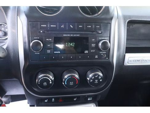 Used 2014 Jeep Compass Latitude FWD image 15