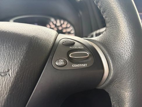 Used 2017 Nissan Pathfinder SL AWD/4WD image 33