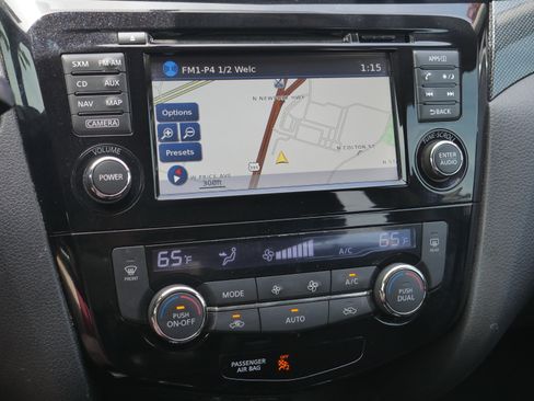 Used 2015 Nissan Rogue SL w/ SL Premium Package FWD image 10