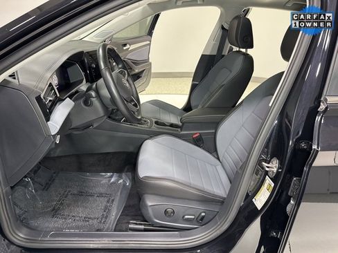 Used 2025 Volkswagen Jetta SE image 12