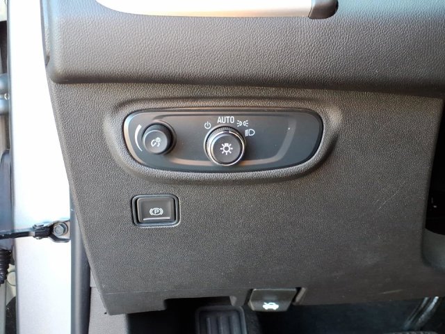 Used 2024 GMC Terrain SLE FWD image 20