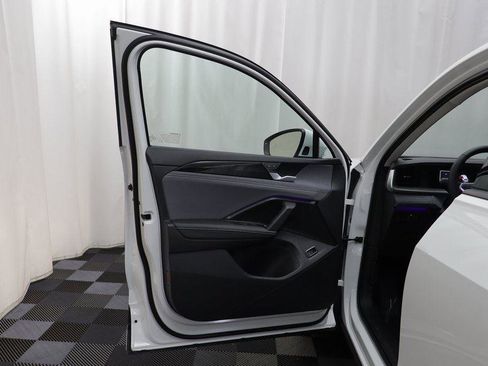 New 2026 Volkswagen Tiguan SE image 4