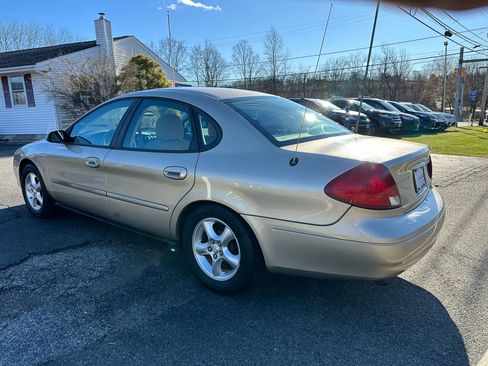 Used 2001 Ford Taurus SE image 4