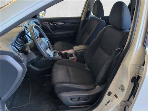 Used 2018 Nissan Rogue SV FWD image 16
