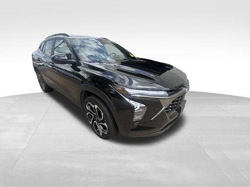 Used 2025 Chevrolet Trax RS w/ Sunroof Package FWD image 9