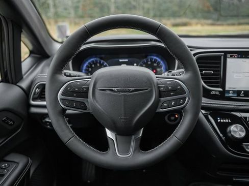 New 2026 Chrysler Pacifica Select image 37