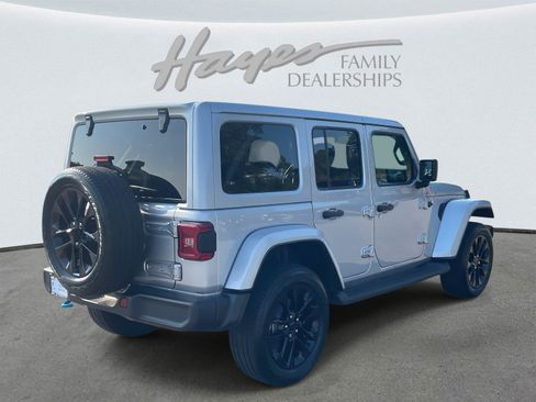 Used 2022 Jeep Wrangler Unlimited Sahara image 24
