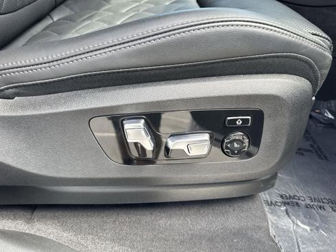 Used 2024 BMW X5 xDrive50e image 40