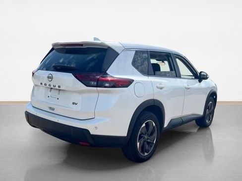 Used 2024 Nissan Rogue SV FWD image 3