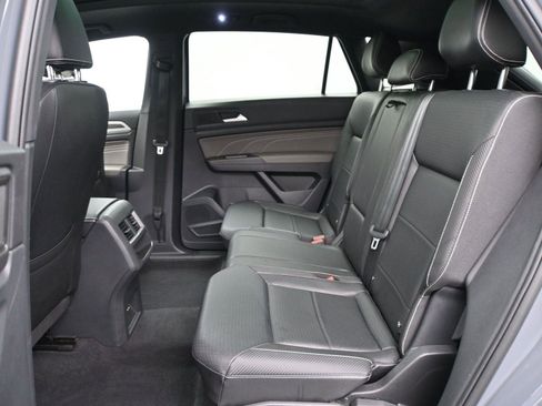 Used 2022 Volkswagen Atlas Cross Sport SE image 9