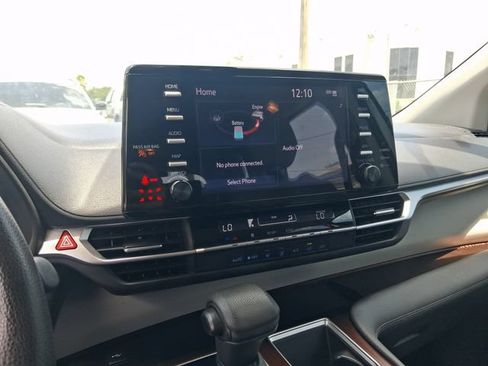 Used 2021 Toyota Sienna LE FWD image 16