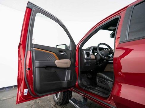 Used 2024 GMC Canyon Denali image 10