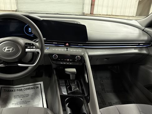 Used 2024 Hyundai Elantra Blue image 14