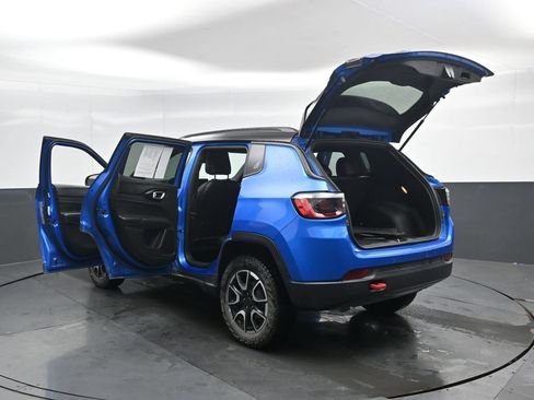 Used 2025 Jeep Compass Trailhawk AWD/4WD image 49