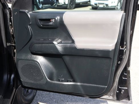 Used 2016 Toyota Tacoma SR w/ SR Convenience Package AWD/4WD image 38