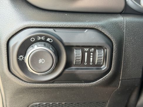 Used 2020 Jeep Wrangler Sport AWD/4WD image 27