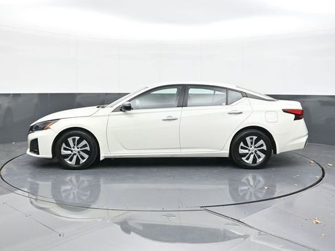 Used 2024 Nissan Altima 2.5 S image 8