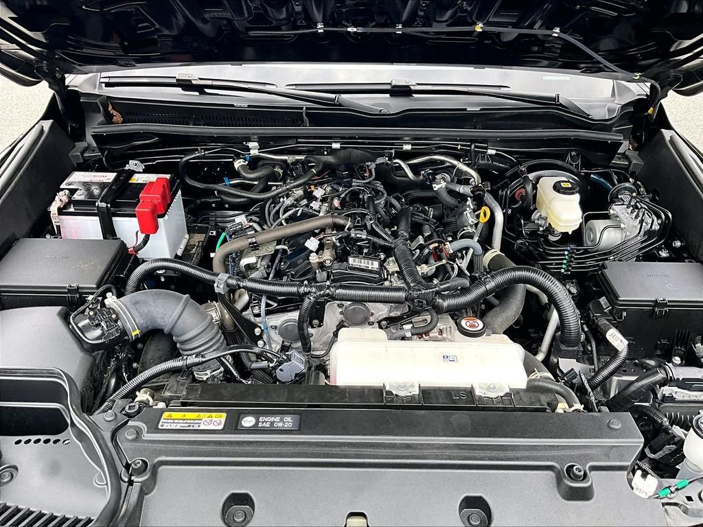 Used 2025 Toyota 4Runner SR5 AWD/4WD image 30