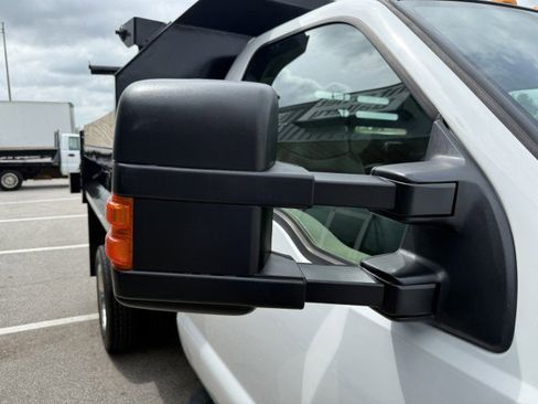 Used 2009 Ford F550 4x4 Regular Cab Super Duty image 17