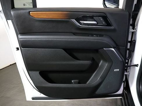 Used 2025 GMC Yukon XL Denali AWD/4WD image 30