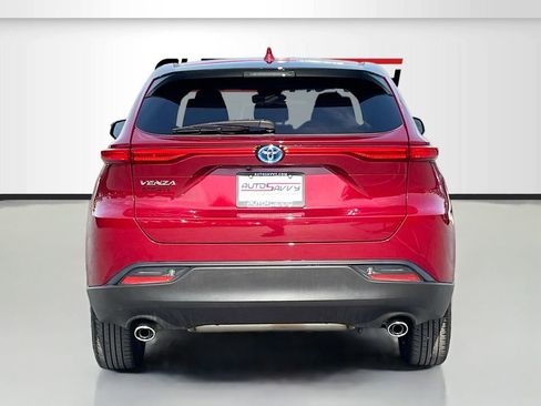 Used 2024 Toyota Venza LE image 6