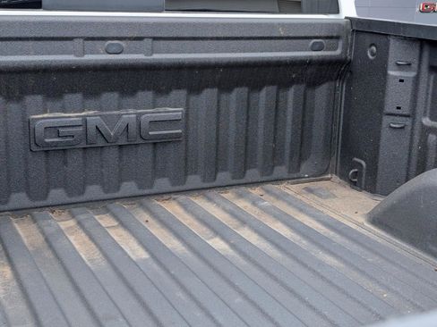 Used 2025 GMC Sierra 1500 AT4 w/ AT4 Premium Package AWD/4WD image 10