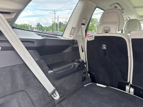 Used 2022 Volvo XC90 T5 Momentum AWD/4WD image 16