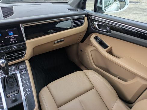 Used 2021 Porsche Macan AWD/4WD image 16