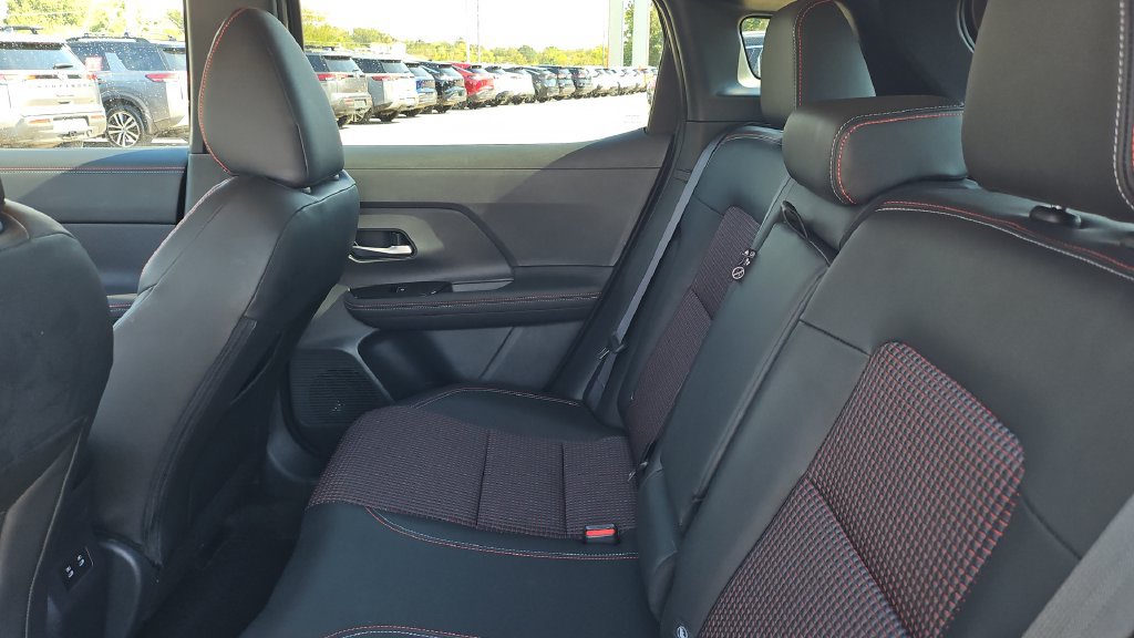 Certified 2025 Nissan Kicks SR FWD image 5