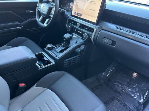 Used 2024 Toyota Tacoma 4x4 Double Cab image 17
