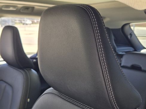 Used 2024 Volvo XC40 B5 Ultimate w/ Protection Package Premier image 23