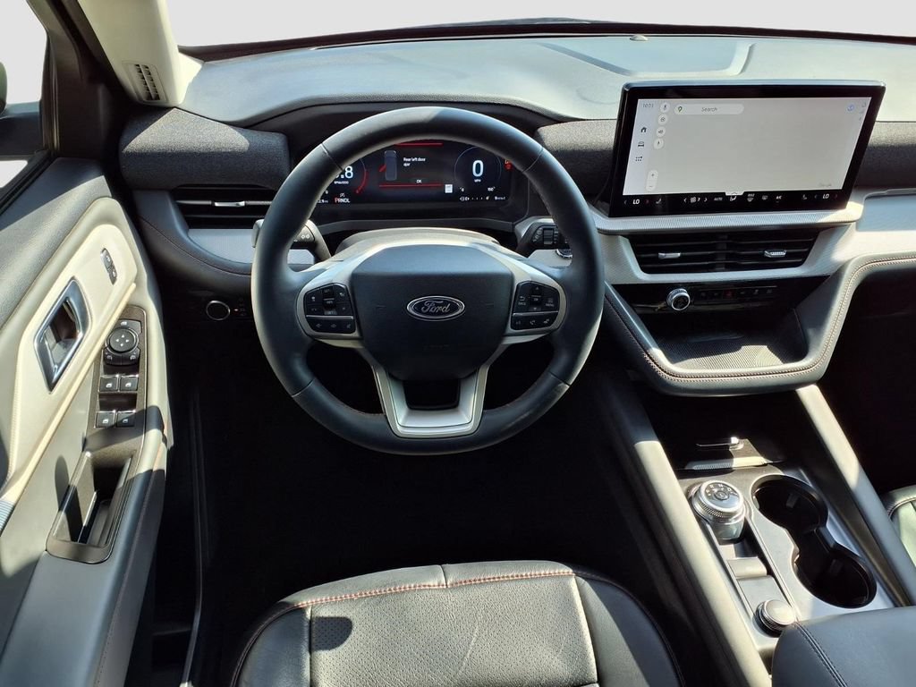 Used 2025 Ford Explorer Active RWD image 9