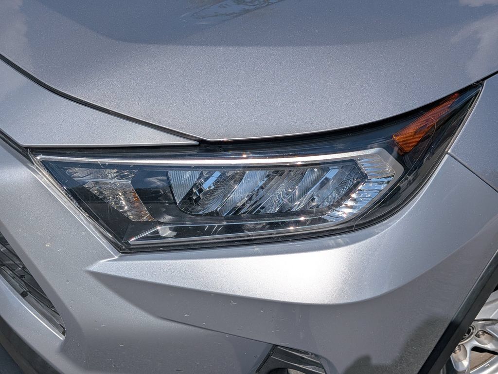 Used 2021 Toyota RAV4 XLE FWD image 7