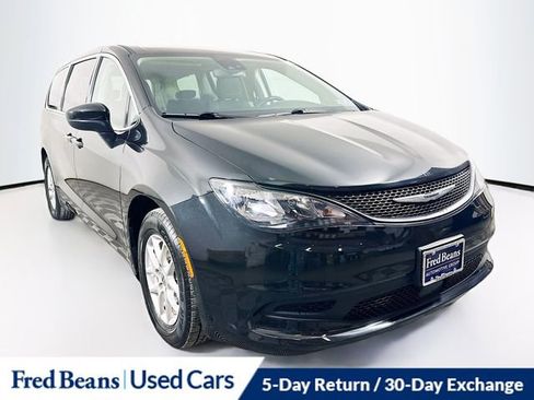 Used 2023 Chrysler Voyager LX image 1