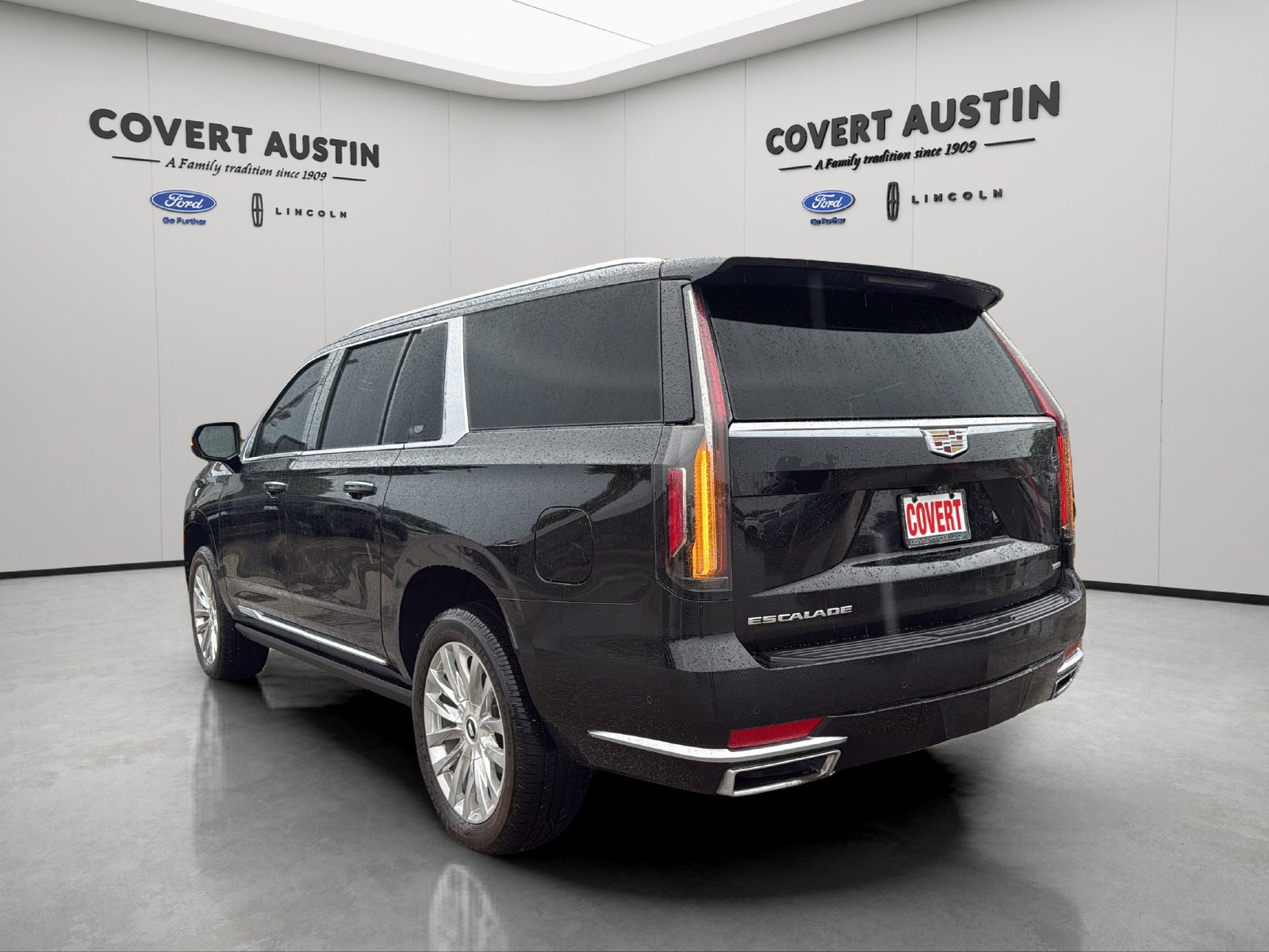 Used 2024 Cadillac Escalade ESV Premium Luxury w/ Performance Package AWD/4WD image 3